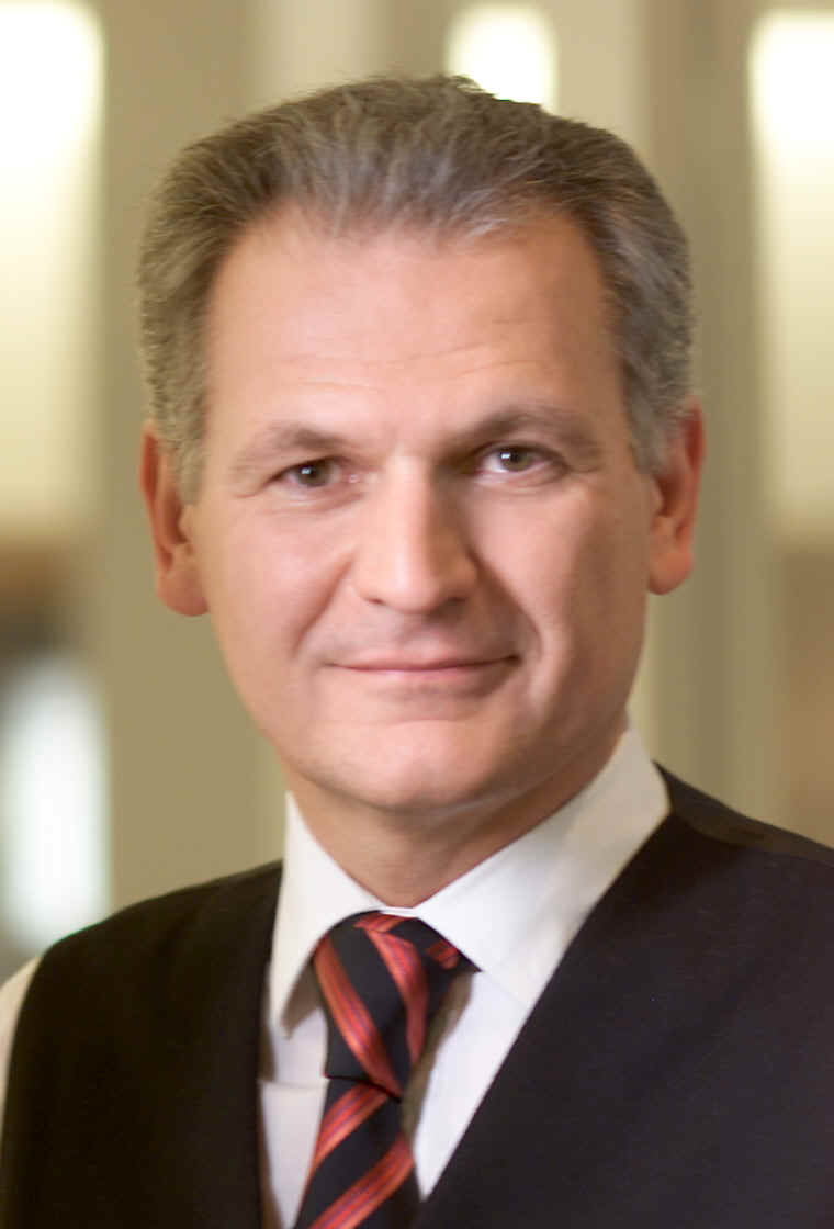Dr. Tibor Fabian